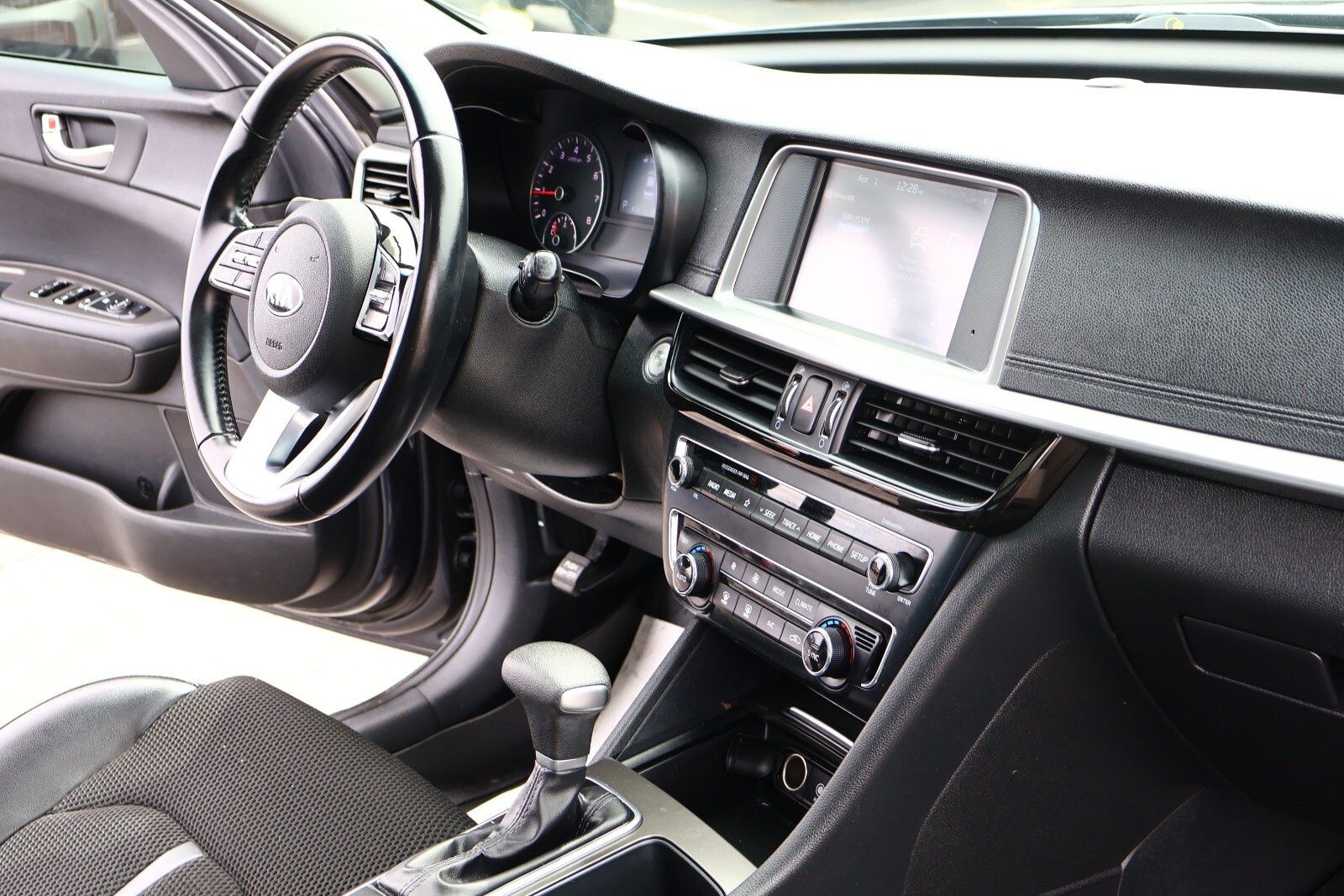 Vehicle image 23 of 34