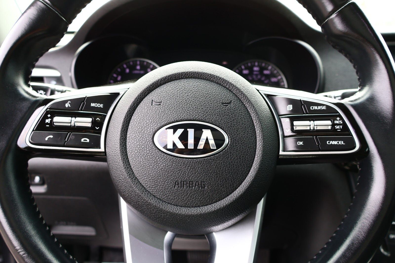 Vehicle image 27 of 34