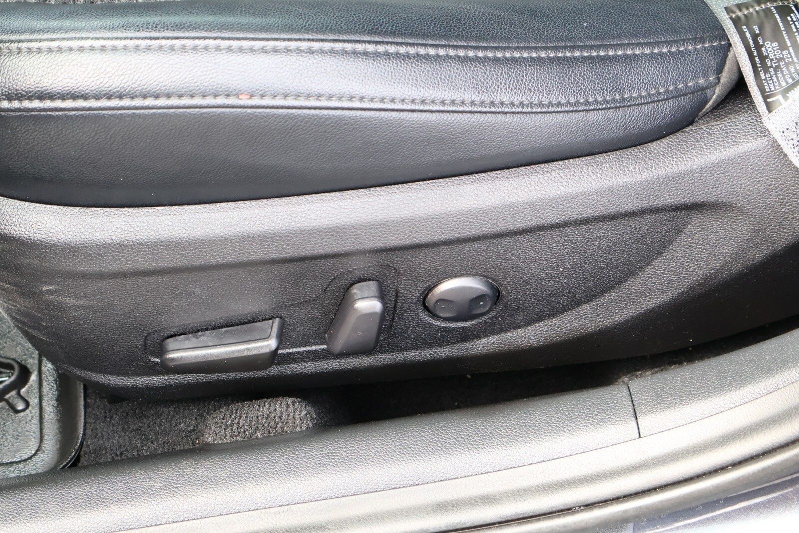 Vehicle image 18 of 34