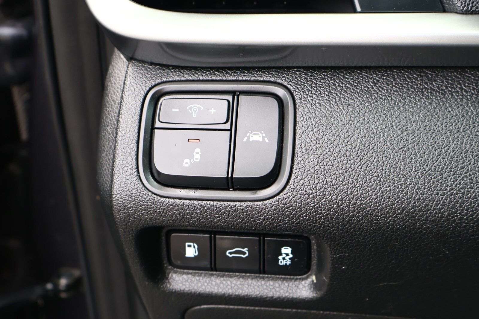 Vehicle image 15 of 34