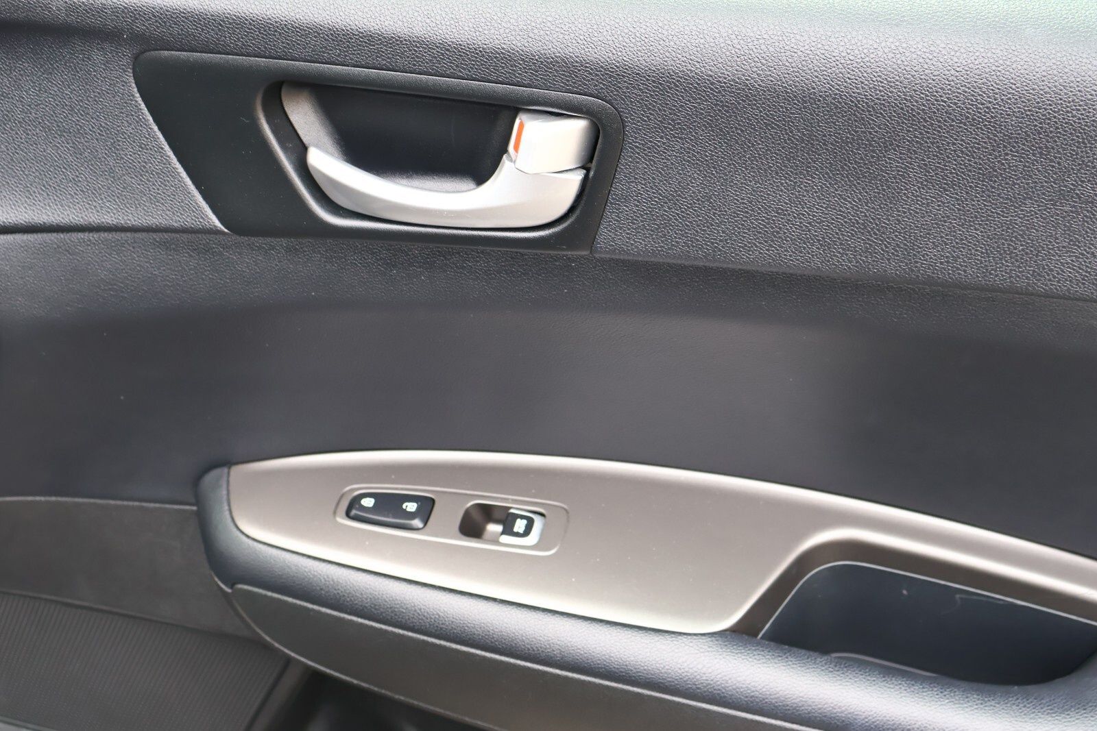 Vehicle image 22 of 34