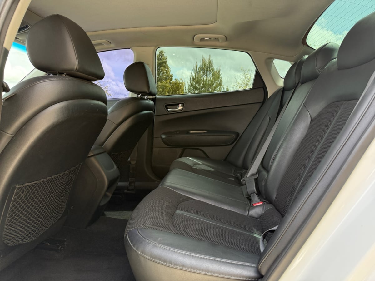 Vehicle image 18 of 21