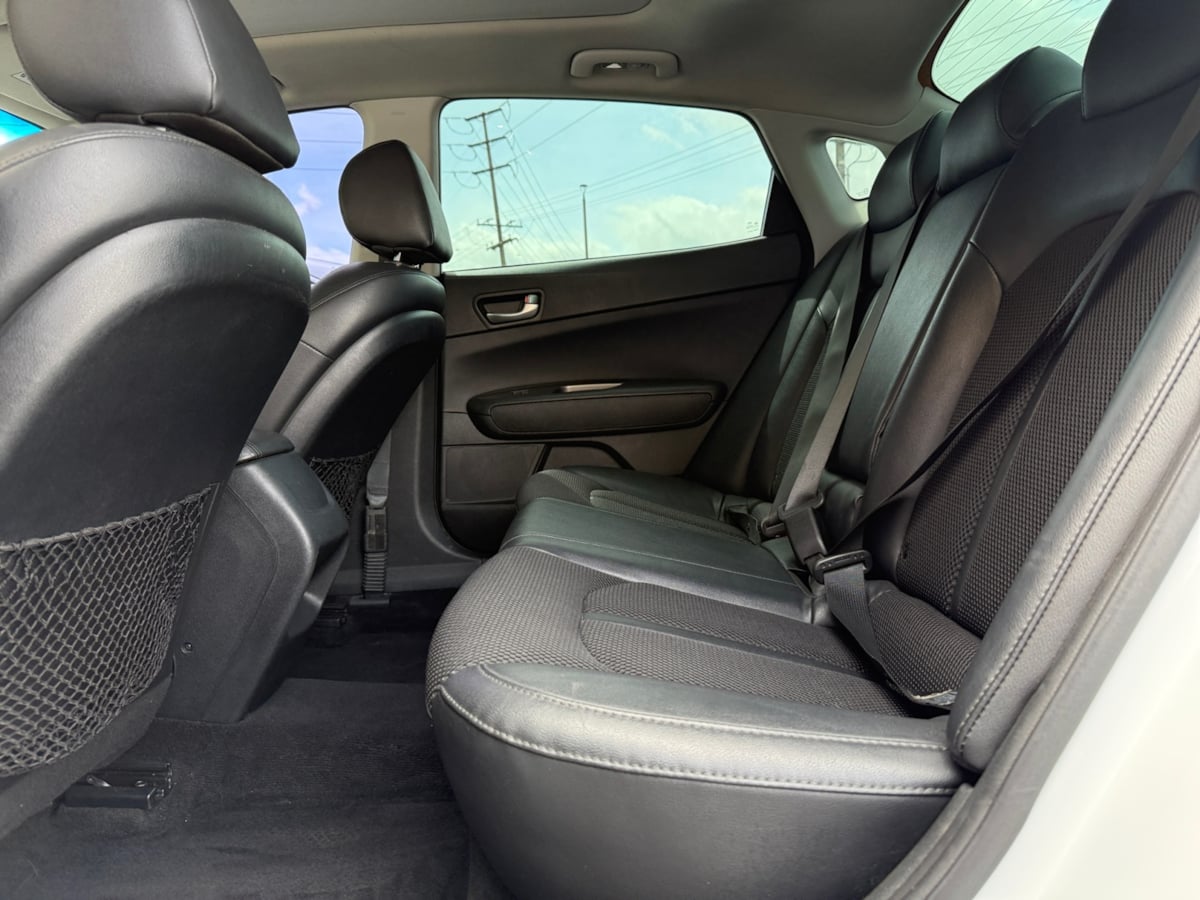 Vehicle image 16 of 21
