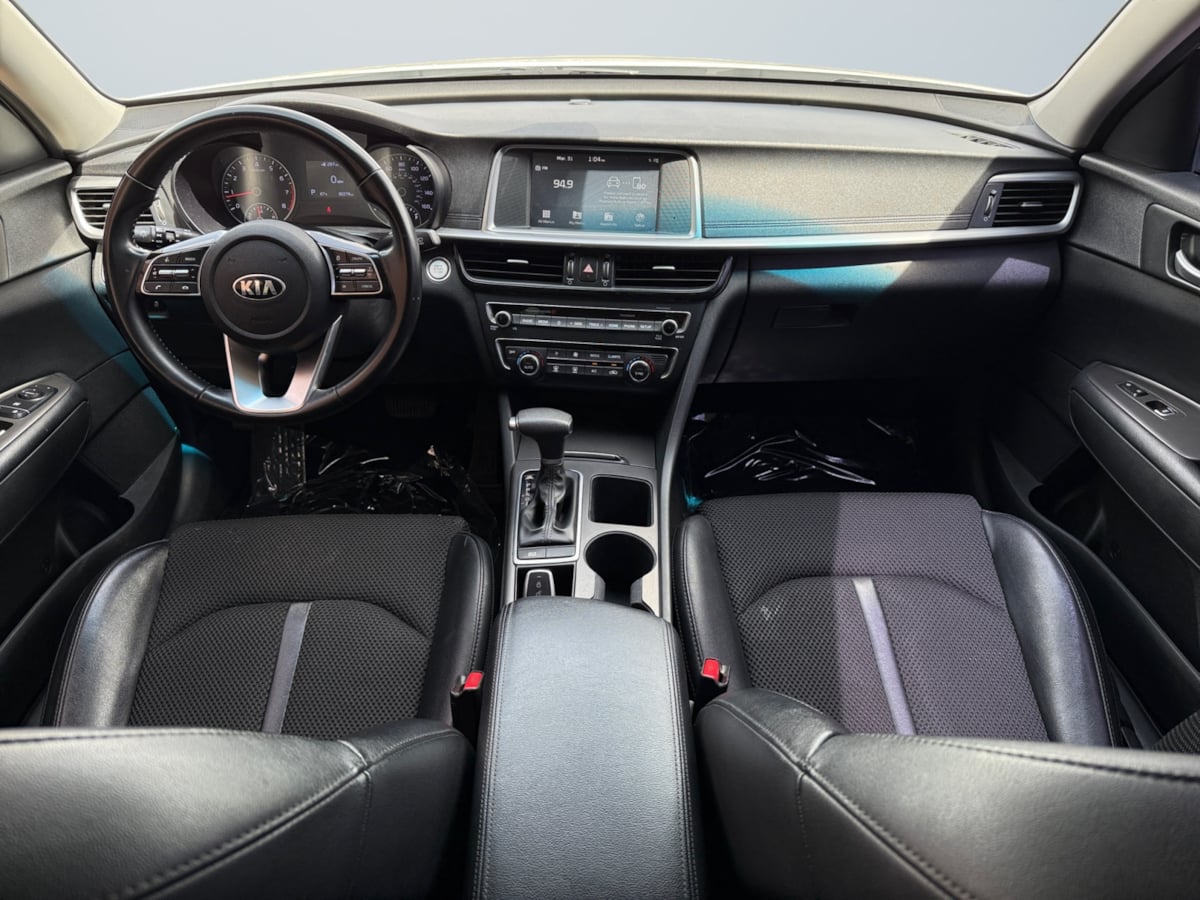 Vehicle image 11 of 21