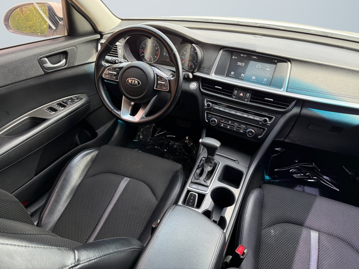 Vehicle image 15 of 21