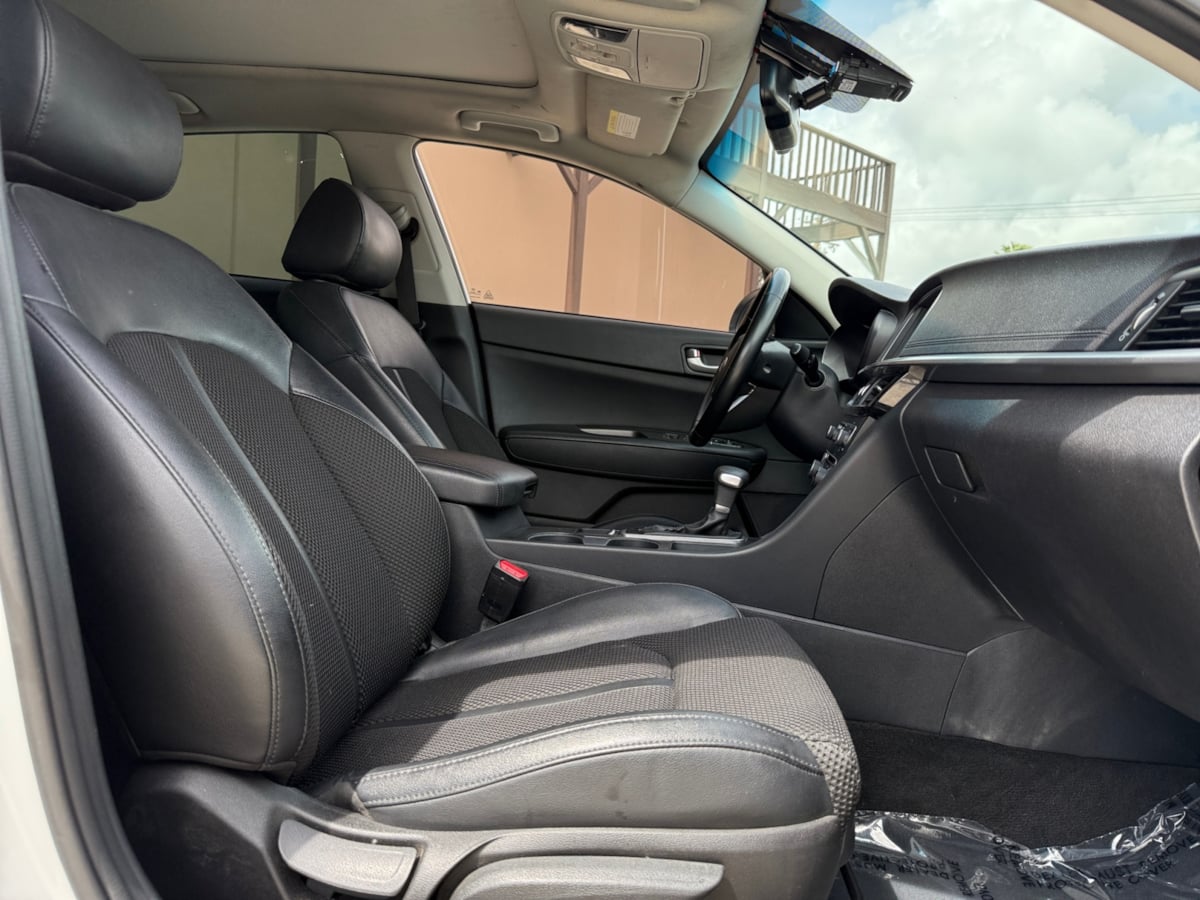 Vehicle image 20 of 21