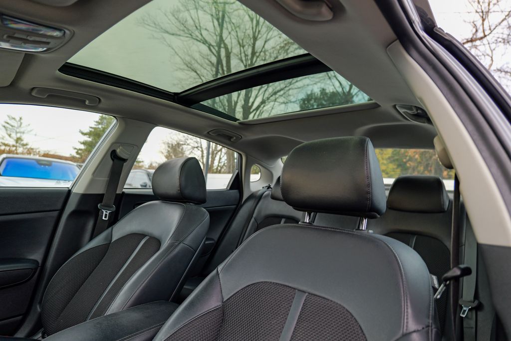 2019 Kia Optima S Image 28 of 61