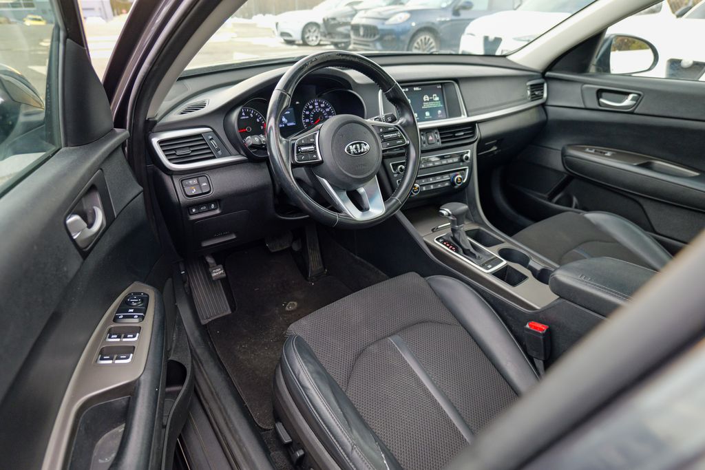 2019 Kia Optima S Image 32 of 61