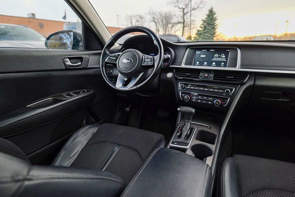 2019 Kia Optima S Image 31 of 61