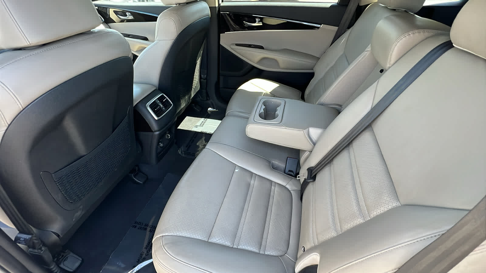 Vehicle image 24 of 30