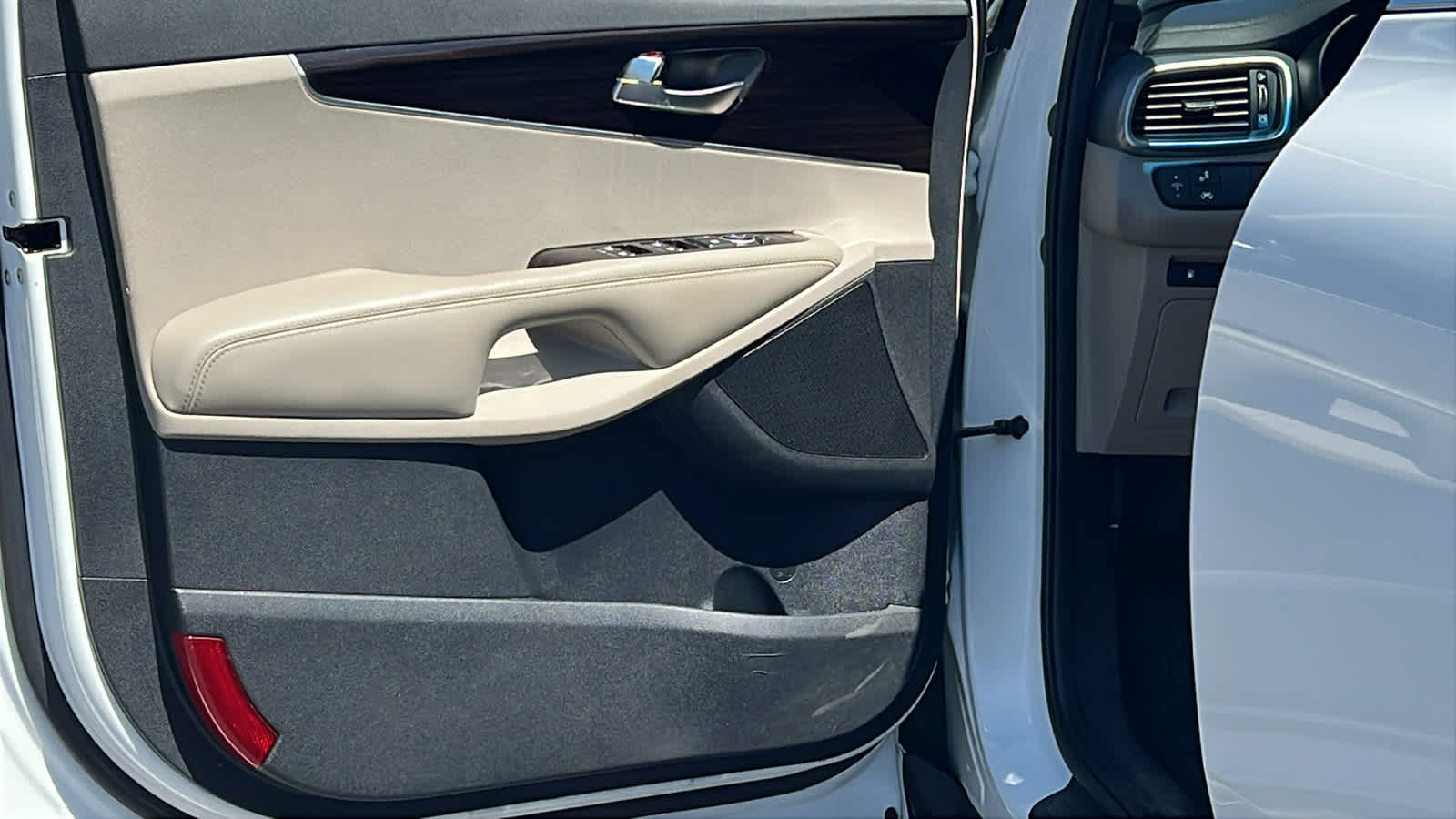 Vehicle image 23 of 30
