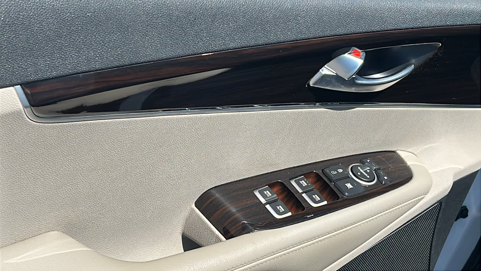 Vehicle image 22 of 30