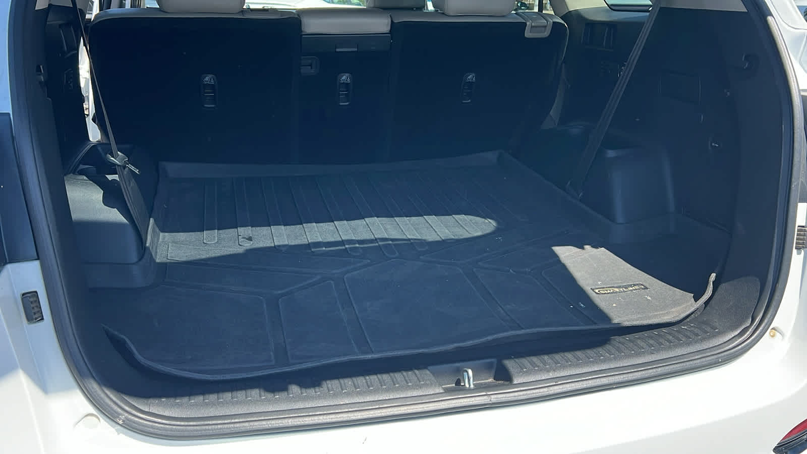 Vehicle image 27 of 30