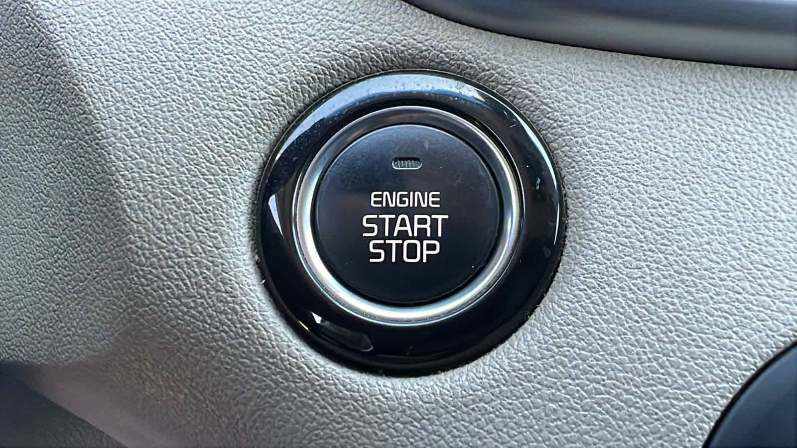 Vehicle image 17 of 30