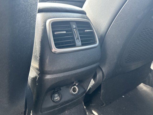 Vehicle image 25 of 30