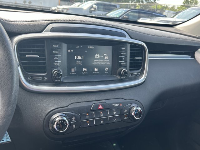 Vehicle image 23 of 30