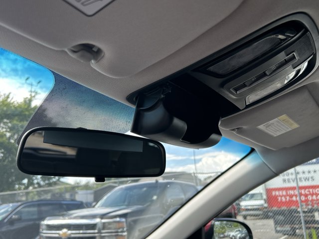 Vehicle image 27 of 30
