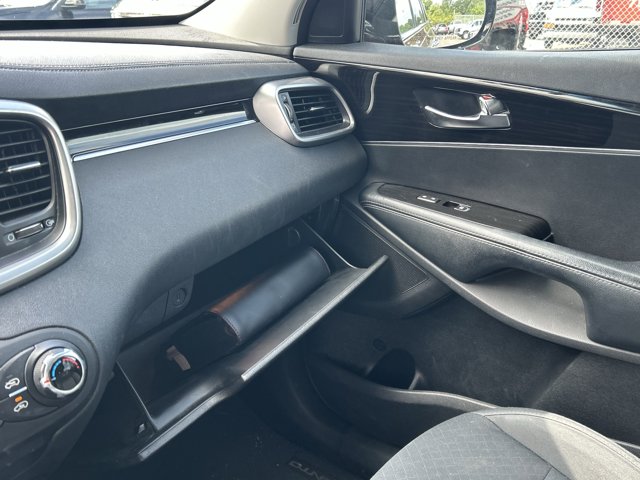Vehicle image 19 of 30