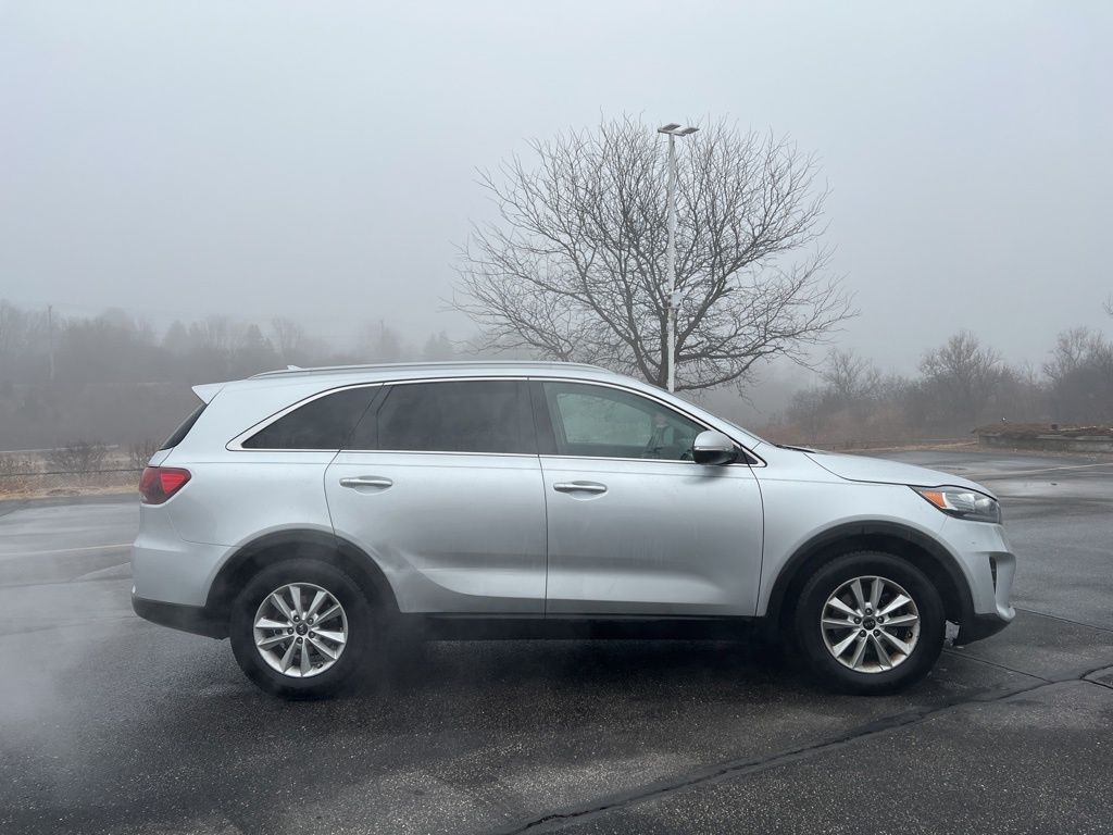 2019 Kia Sorento LX Image 3 of 27