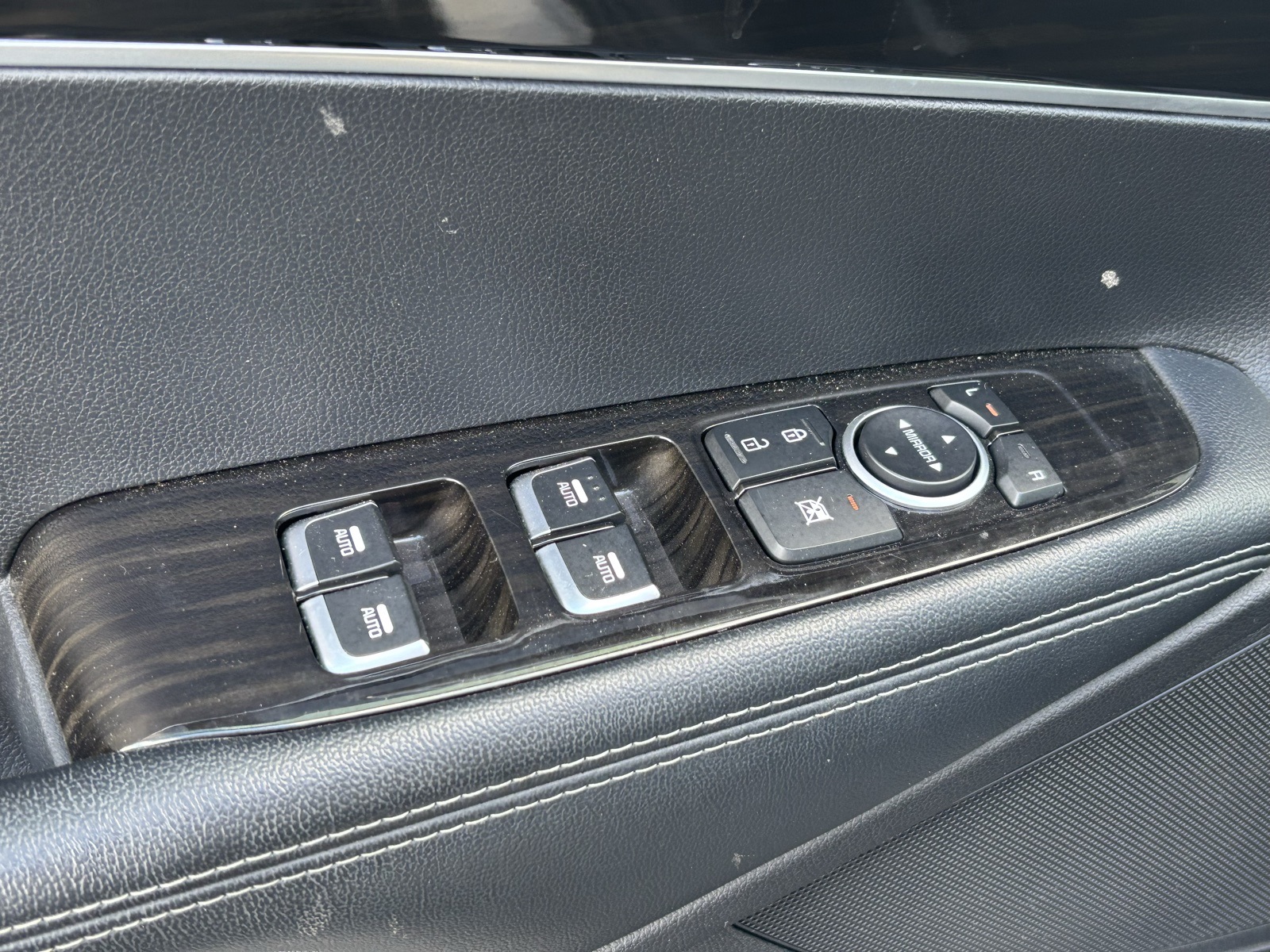 Vehicle image 24 of 26