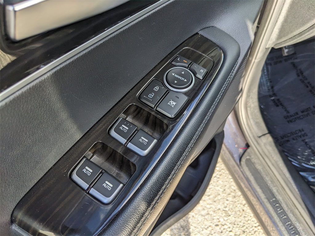 Vehicle image 18 of 34