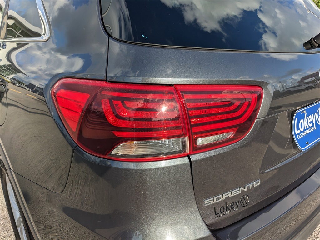 Vehicle image 10 of 34