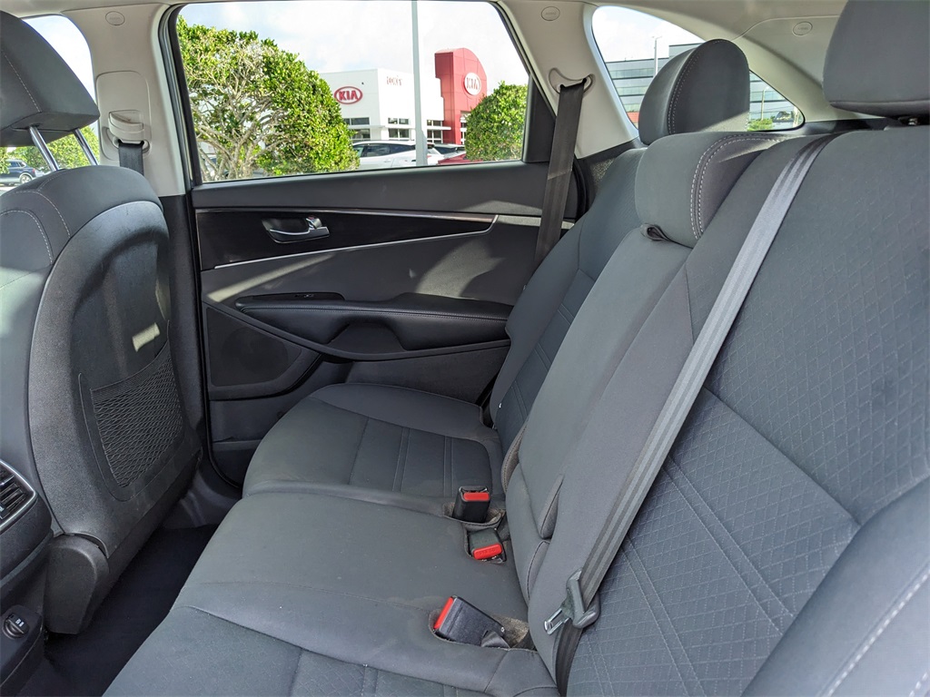 Vehicle image 17 of 34