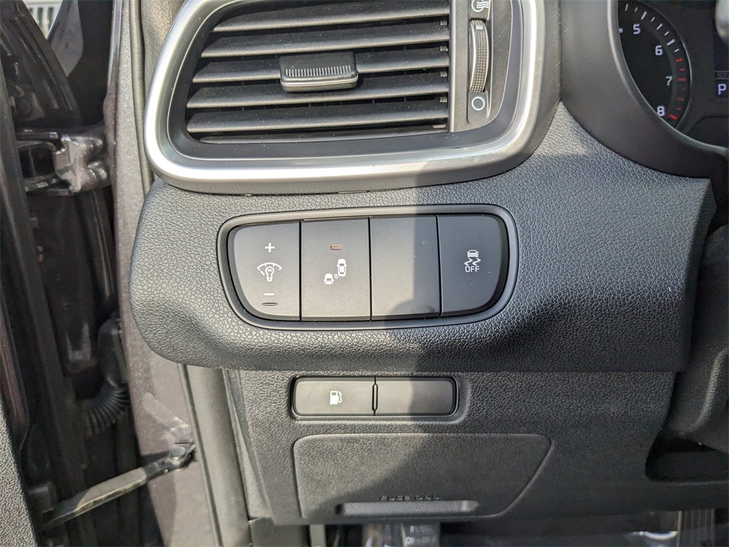 Vehicle image 25 of 34