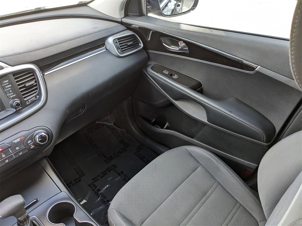 Vehicle image 16 of 34