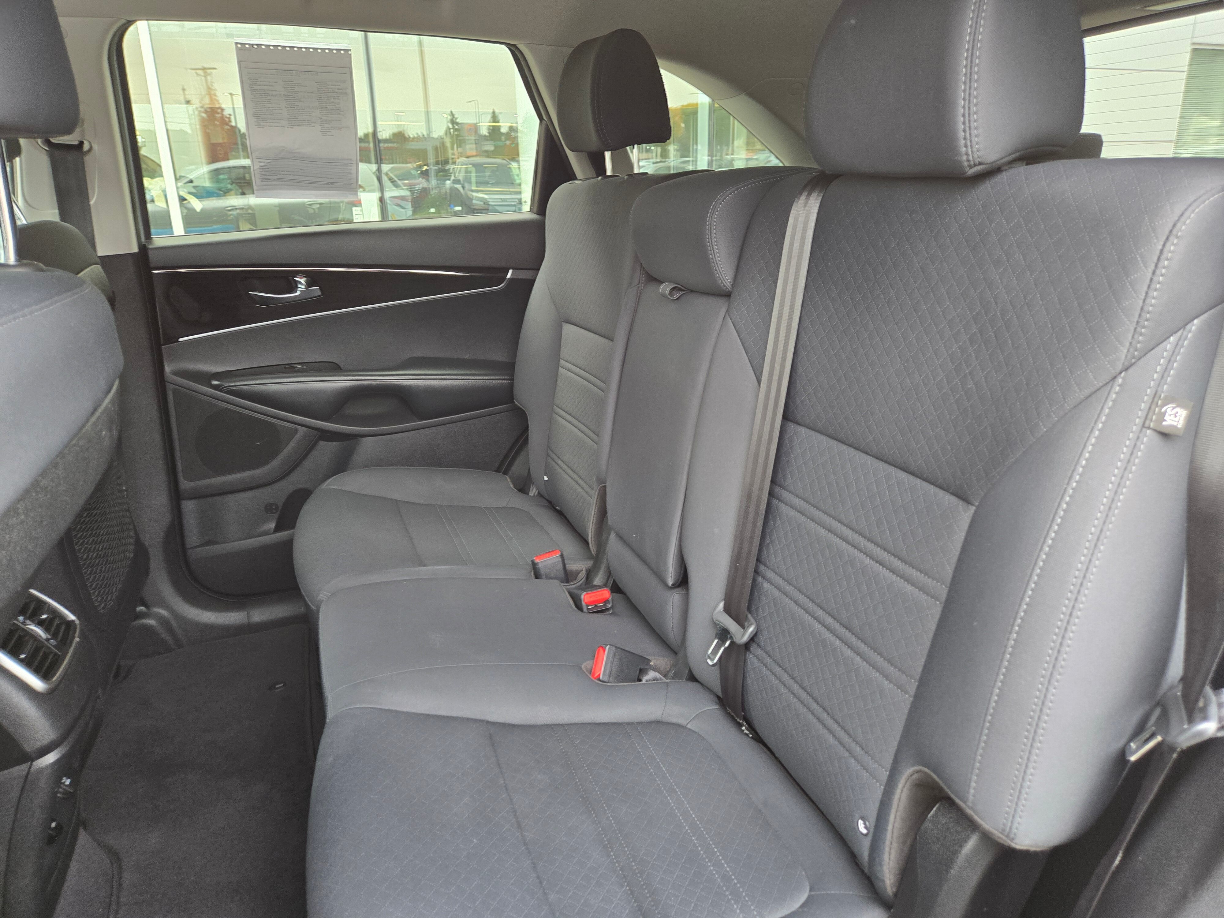 2019 Kia Sorento LX Image 11 of 34