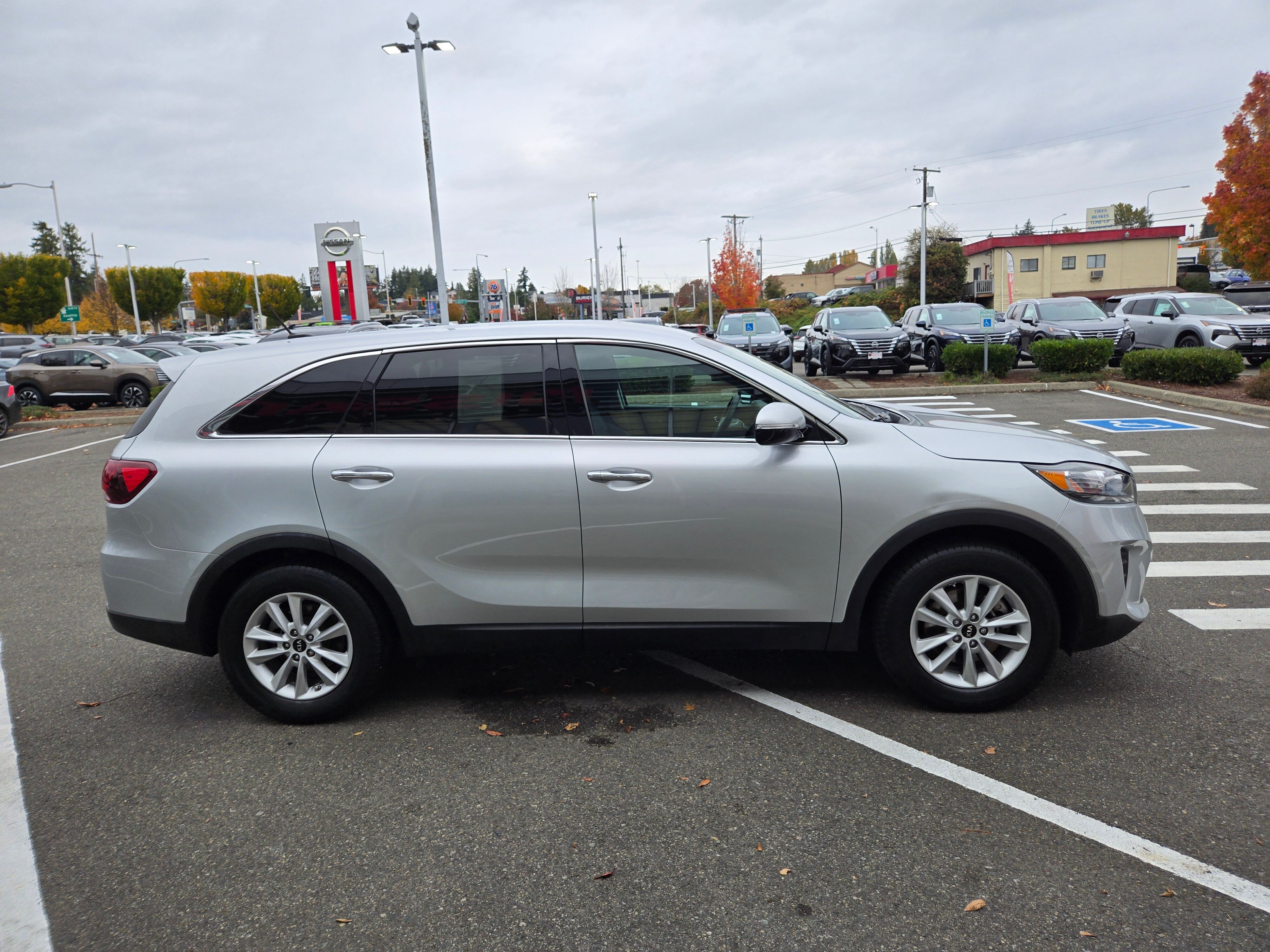 2019 Kia Sorento LX Image 4 of 34