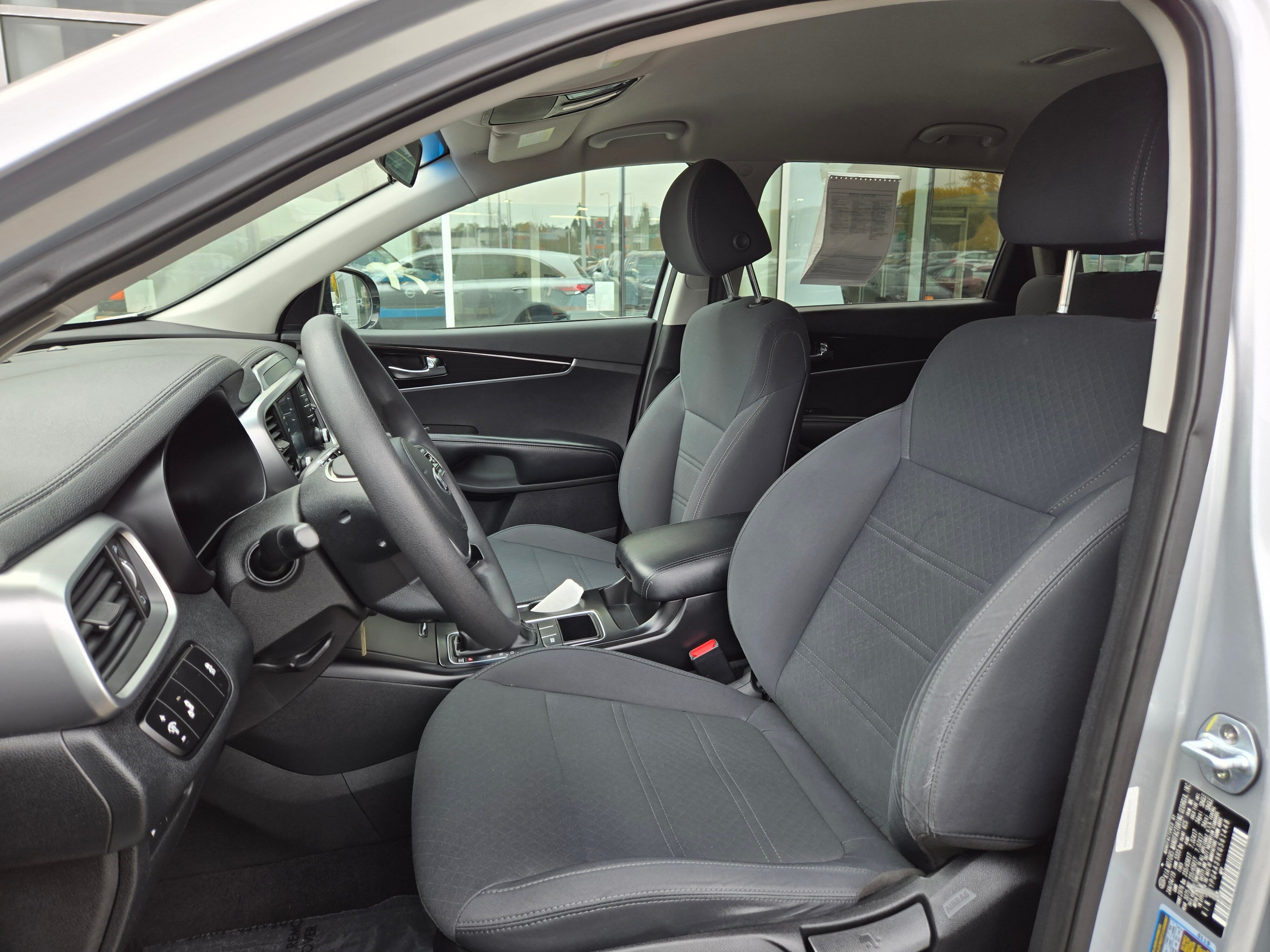 2019 Kia Sorento LX Image 13 of 34