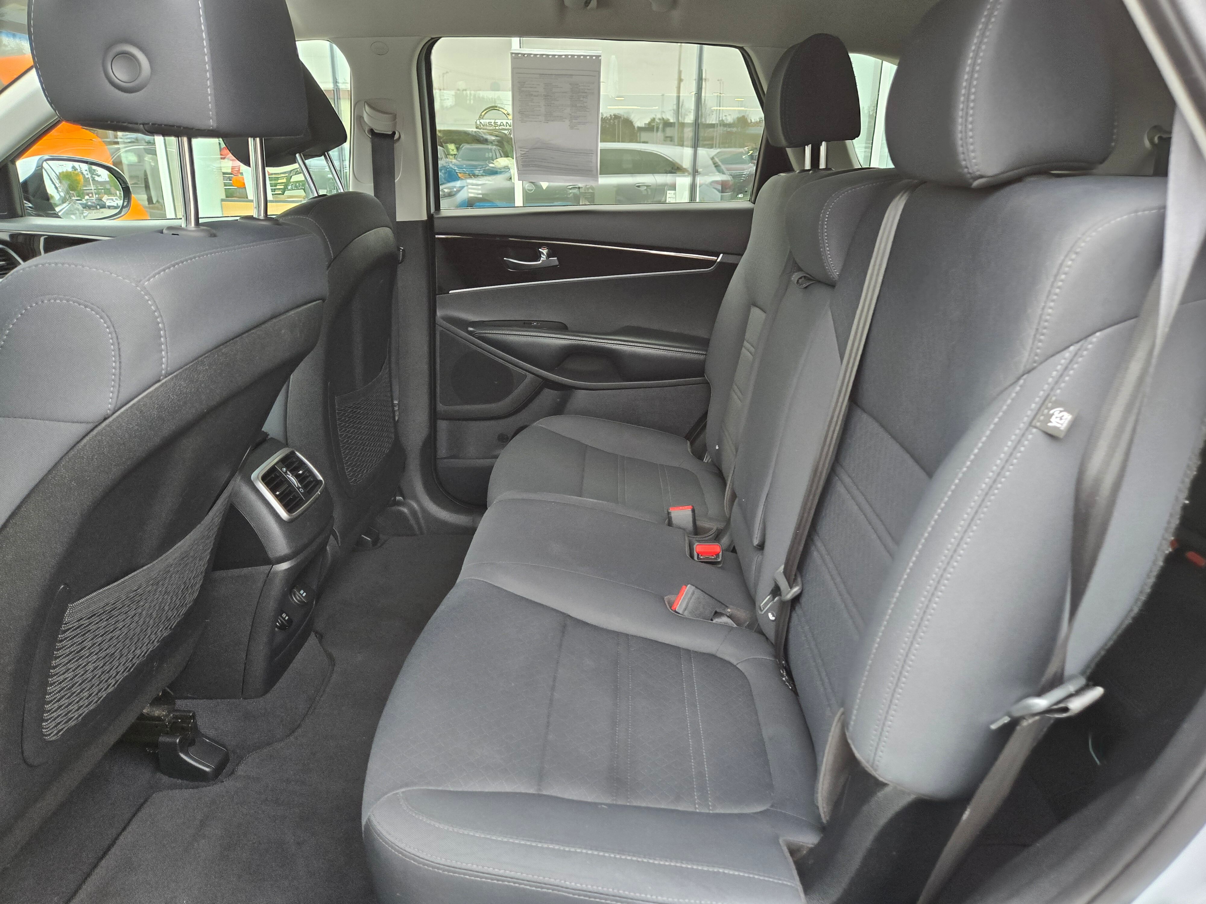 2019 Kia Sorento LX Image 12 of 34