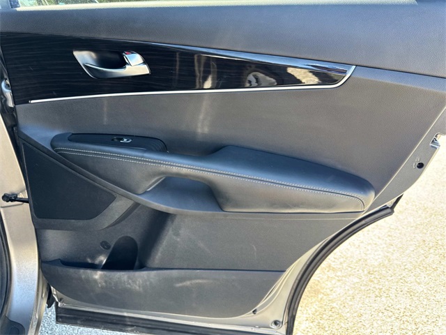 Vehicle image 21 of 39