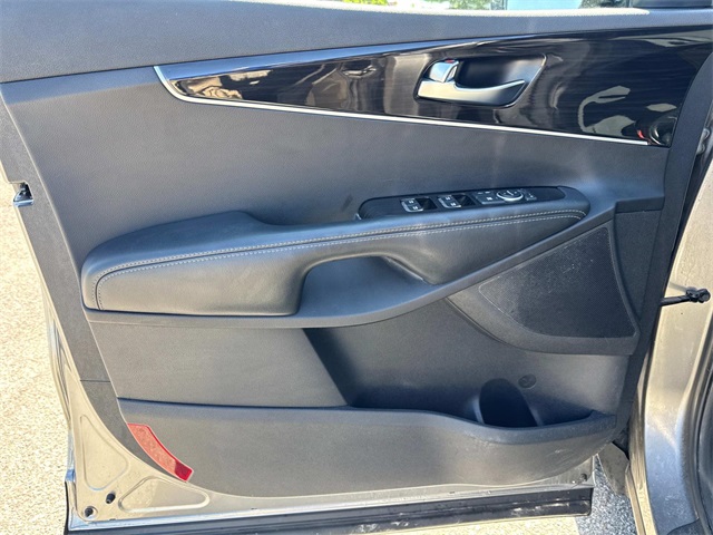 Vehicle image 27 of 39