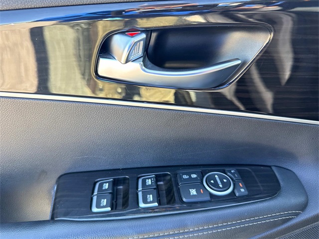 Vehicle image 28 of 39