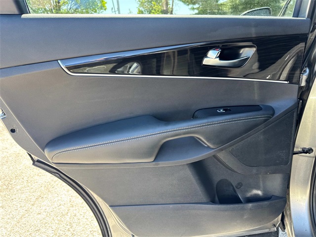 Vehicle image 18 of 39