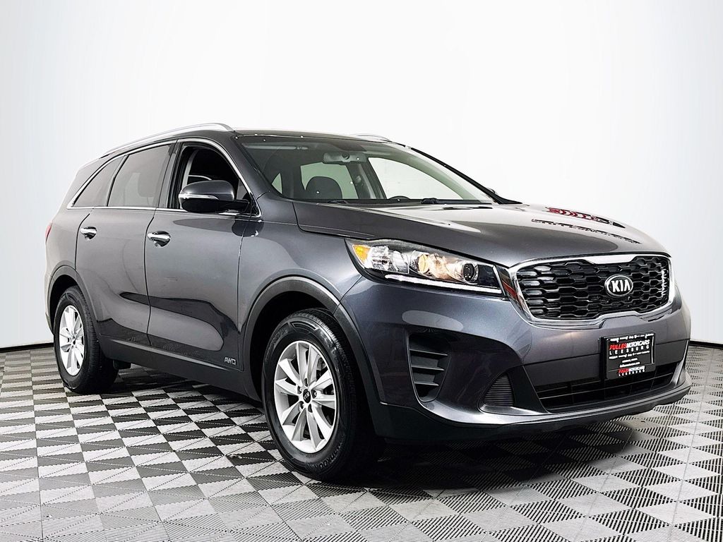 2019 Kia Sorento LX Image 3 of 29