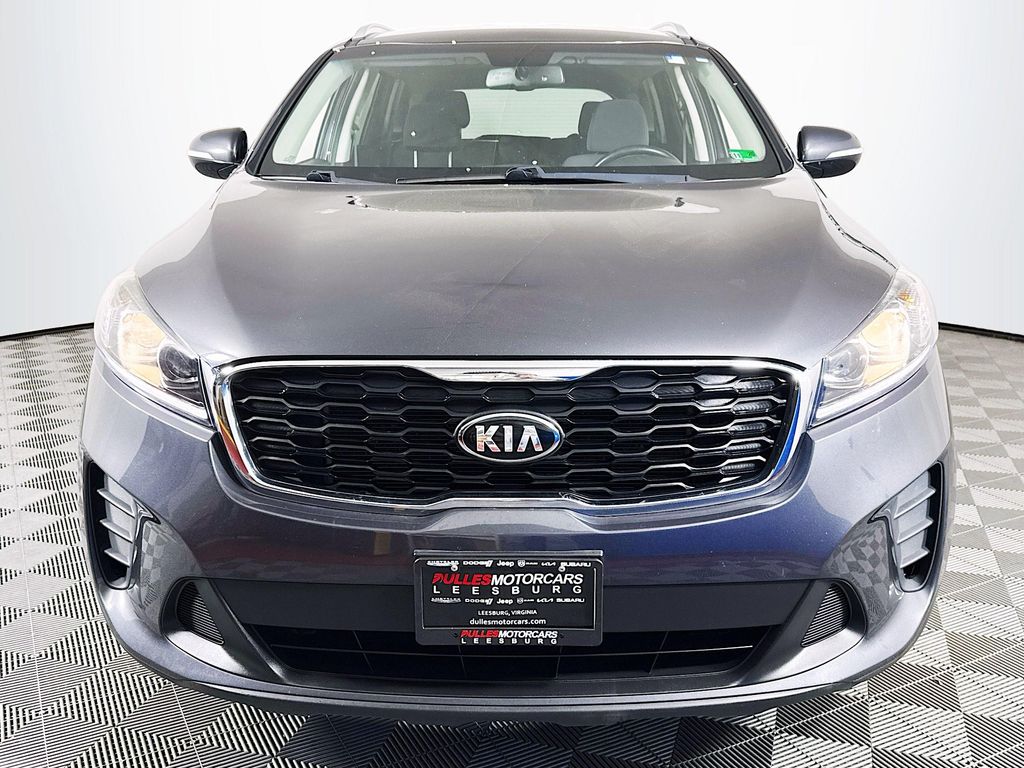 2019 Kia Sorento LX Image 2 of 29