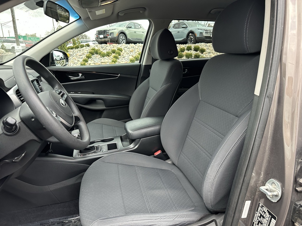 Vehicle image 23 of 28
