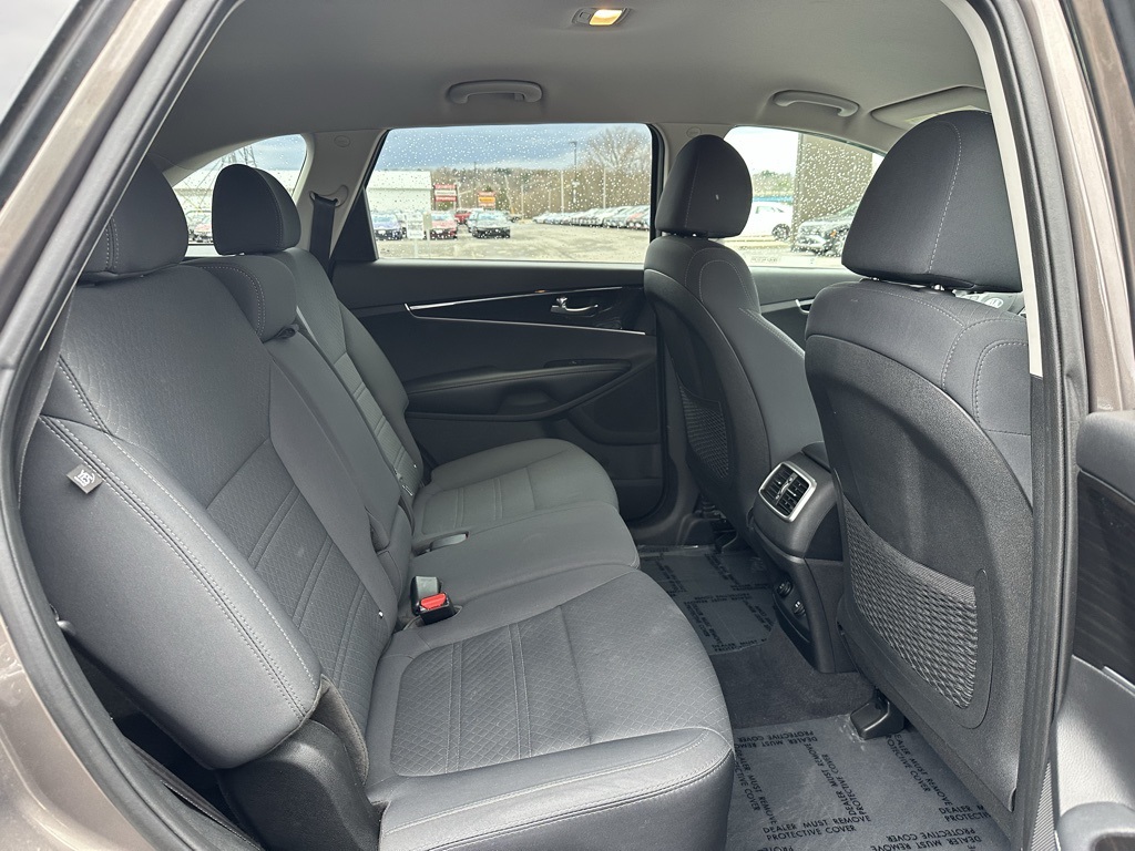 Vehicle image 27 of 28