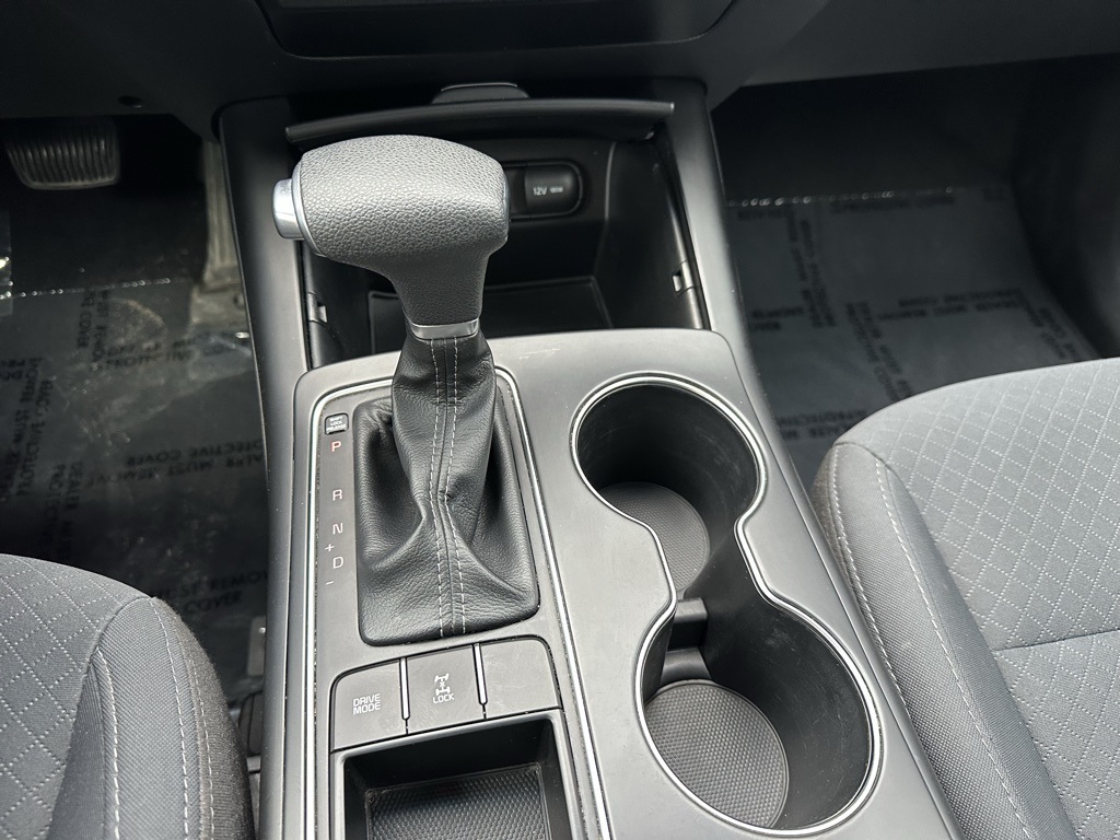 Vehicle image 16 of 28