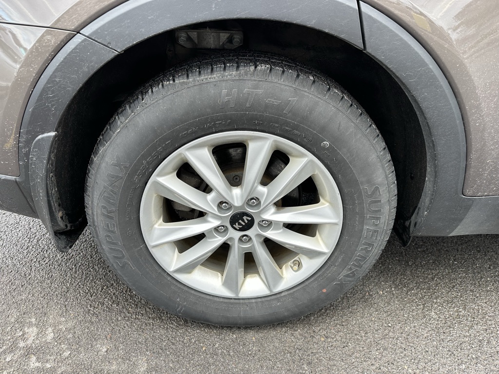Vehicle image 10 of 28