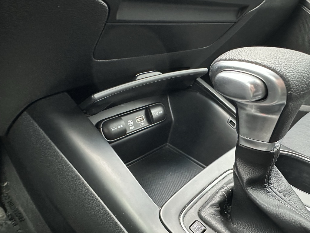 Vehicle image 15 of 28