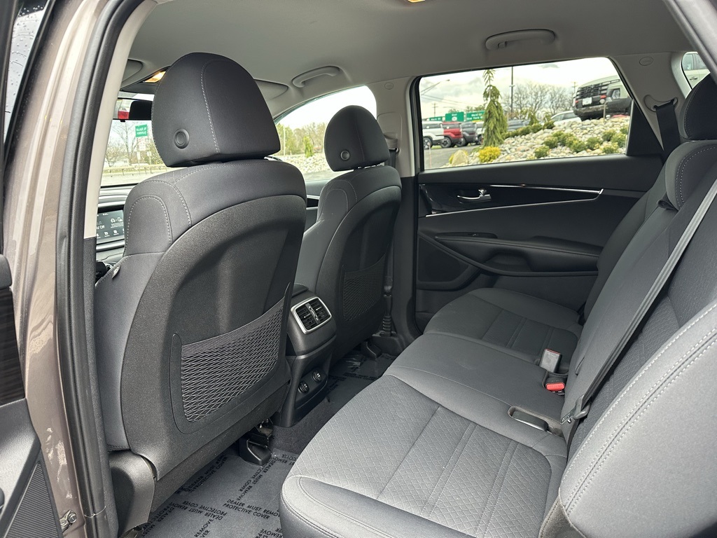 Vehicle image 24 of 28