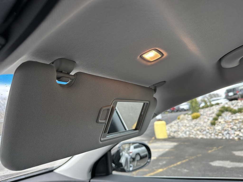 Vehicle image 20 of 28