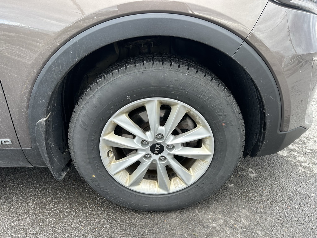 Vehicle image 9 of 28