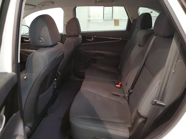 Vehicle image 25 of 34