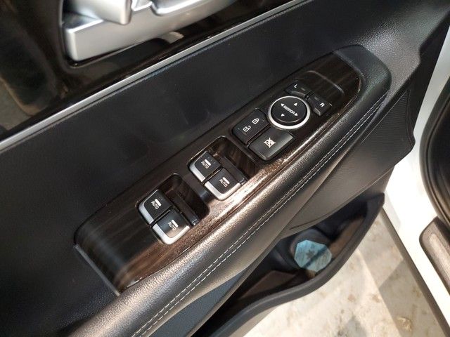 Vehicle image 12 of 34