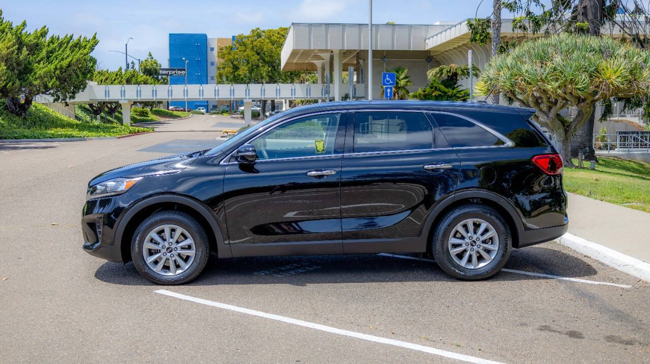 Vehicle image 10 of 28